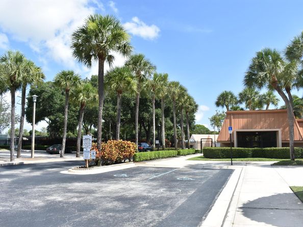 2905 29th Way, West Palm Beach FL 33407