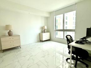 300 S Biscayne Boulevard T2209, Miami FL 33131