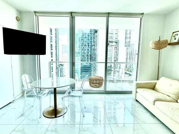 300 S Biscayne Boulevard T2209, Miami FL 33131