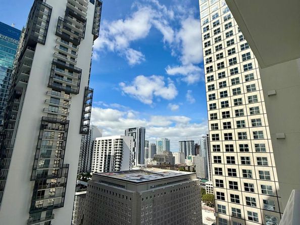 300 S Biscayne Boulevard T2209, Miami FL 33131