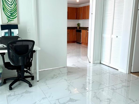 300 S Biscayne Boulevard T2209, Miami FL 33131