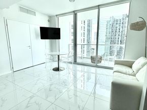 300 S Biscayne Boulevard T2209, Miami FL 33131