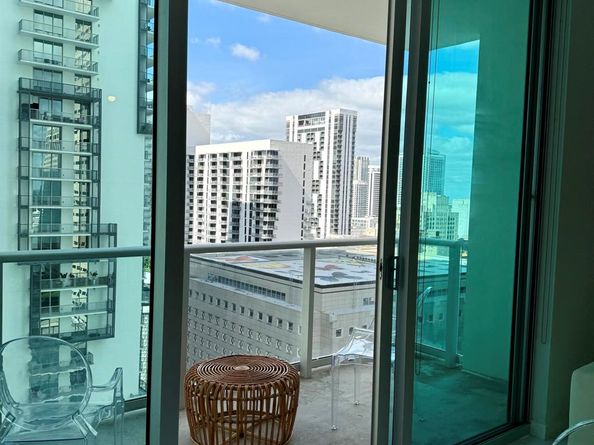 300 S Biscayne Boulevard T2209, Miami FL 33131