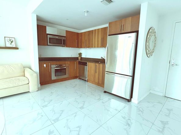 300 S Biscayne Boulevard T2209, Miami FL 33131