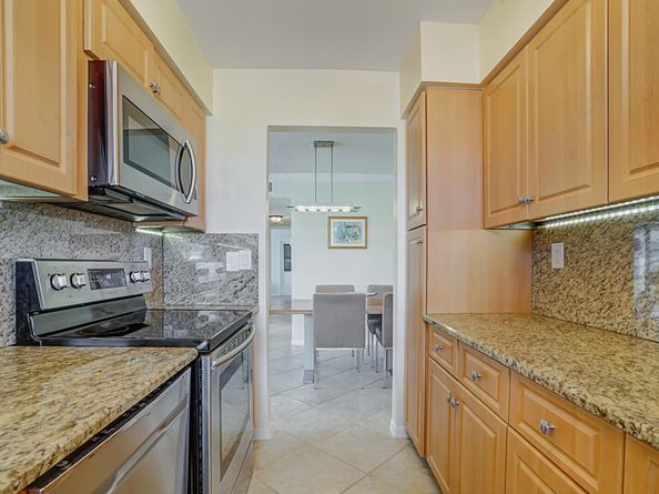 202 High Point Terrace W A, Delray Beach FL 33445