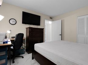 260 NW 76th Ave 207, Margate FL 33063