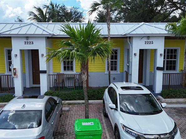 2221 NW 64th Ave, Sunrise FL 33313
