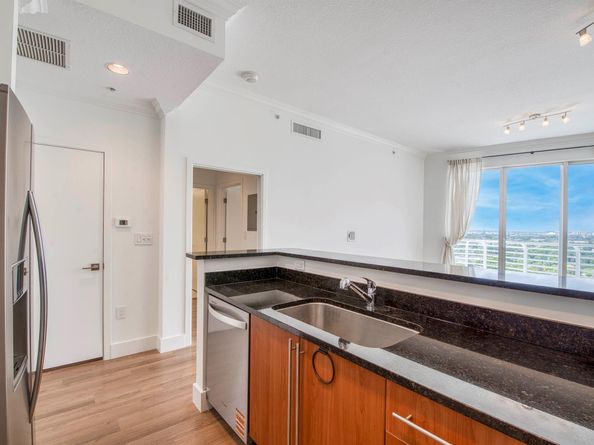 1551 N Flagler Drive Uph 8, West Palm Beach FL 33401