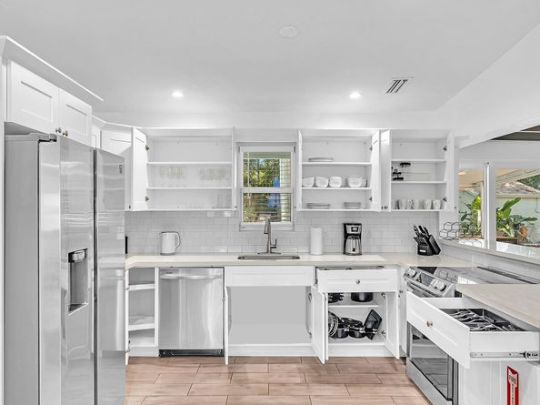 1580 NE 35th St, Oakland Park FL 33334
