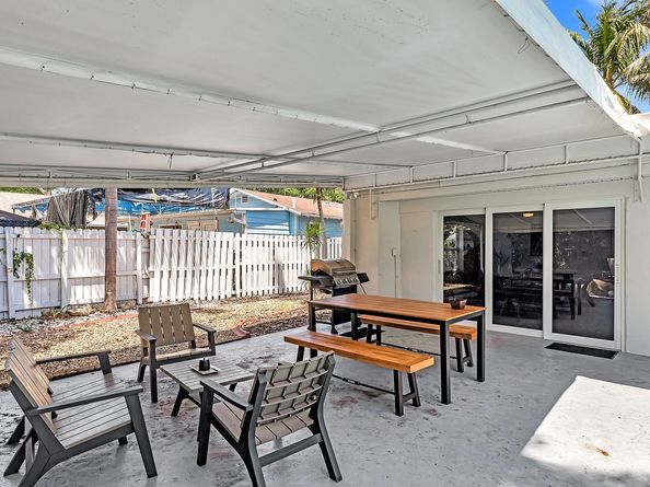 1580 NE 35th St, Oakland Park FL 33334