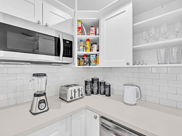 1580 NE 35th St, Oakland Park FL 33334