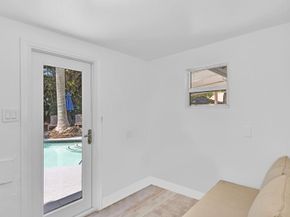 1580 NE 35th St, Oakland Park FL 33334