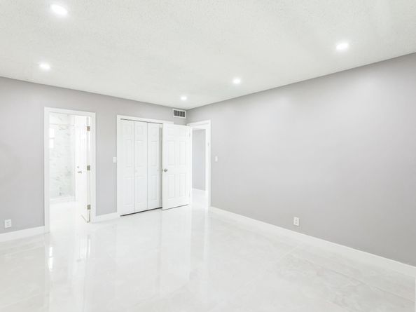 5102 NW 36th Street 408, Lauderdale Lakes FL 33319