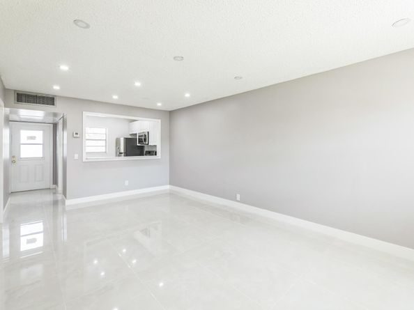 5102 NW 36th Street 408, Lauderdale Lakes FL 33319