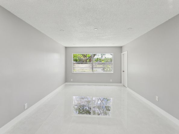 5102 NW 36th Street 408, Lauderdale Lakes FL 33319