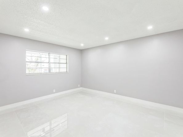 5102 NW 36th Street 408, Lauderdale Lakes FL 33319