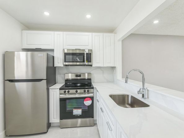 5102 NW 36th Street 408, Lauderdale Lakes FL 33319