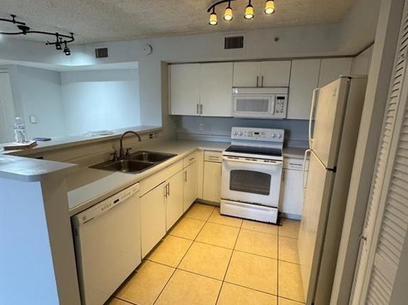 4808 N State Road 7 204, Pompano Beach FL 33073