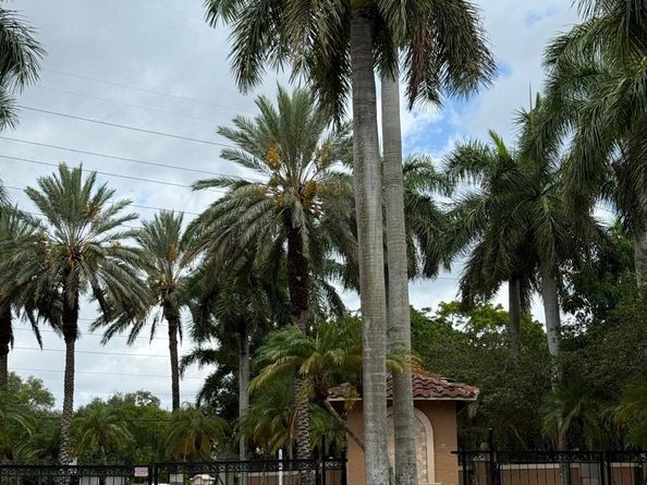 4808 N State Road 7 204, Pompano Beach FL 33073