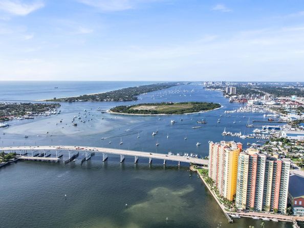 2640 Lake Shore Drive 1510, Riviera Beach FL 33404