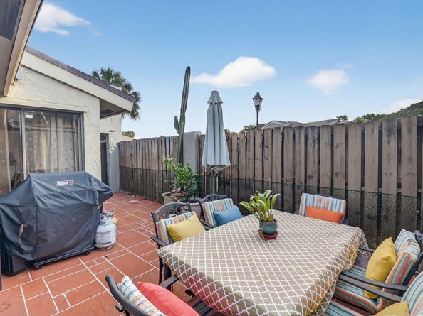 211 Meadows Drive, Boynton Beach FL 33436