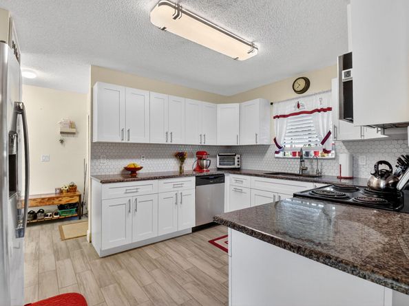 211 Meadows Drive, Boynton Beach FL 33436