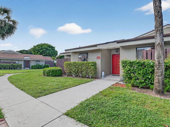 211 Meadows Drive, Boynton Beach FL 33436