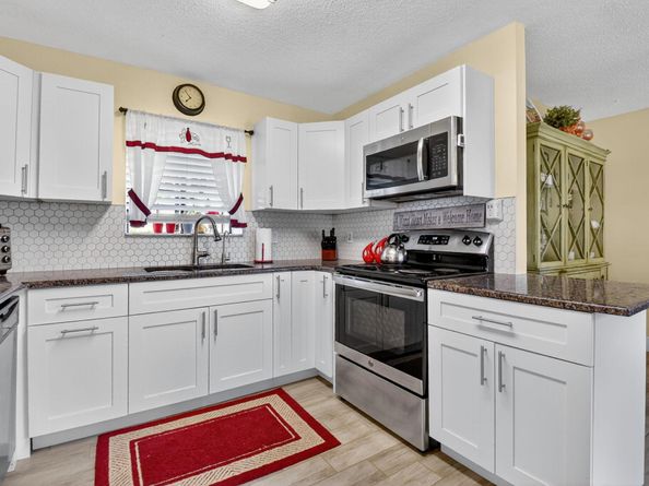 211 Meadows Drive, Boynton Beach FL 33436