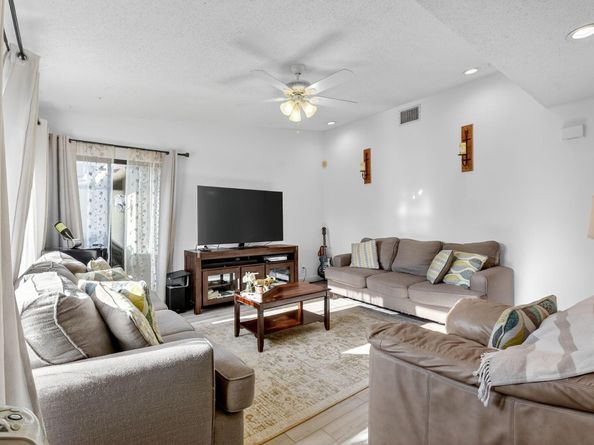 211 Meadows Drive, Boynton Beach FL 33436