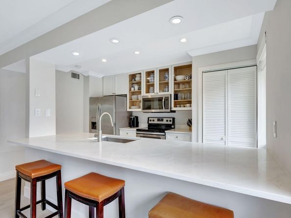 438 S Brackenwood Lane S, Palm Beach Gardens FL 33418