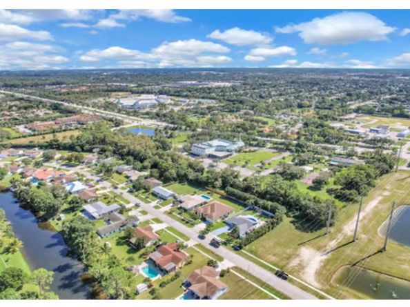 123 Bilbao St, Royal Palm Beach FL 33411