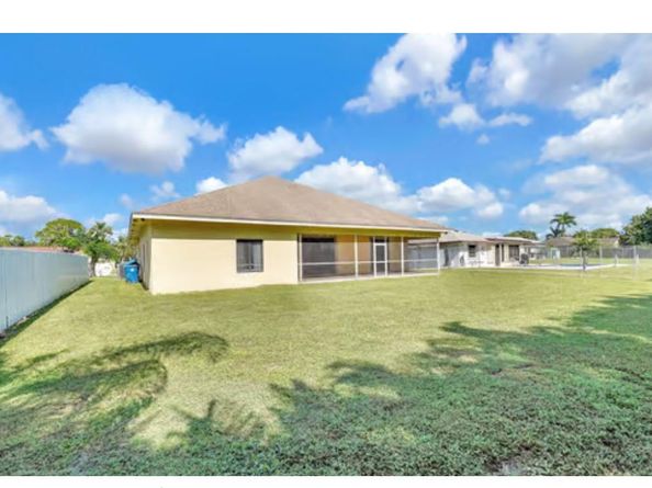 123 Bilbao St, Royal Palm Beach FL 33411