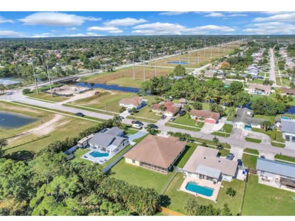 123 Bilbao St, Royal Palm Beach FL 33411