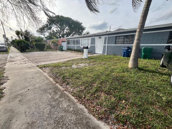 1011 NW 195th St, Miami Gardens FL 33169