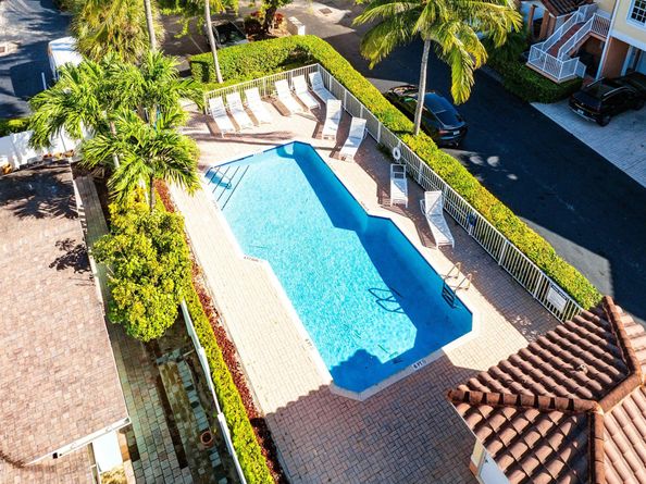 1998 NE 7th Street 101, Deerfield Beach FL 33441