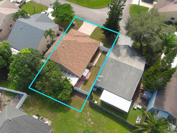 80 Tara Lakes Drive W, Boynton Beach FL 33436