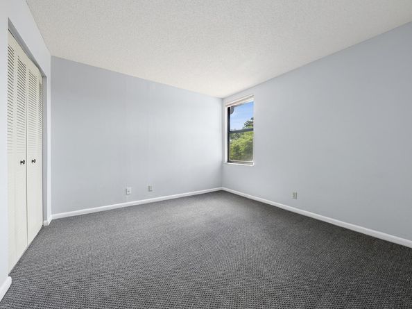 80 Tara Lakes Drive W, Boynton Beach FL 33436