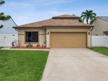 80 Tara Lakes Drive W