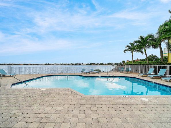166 Barefoot Cove, Hypoluxo FL 33462