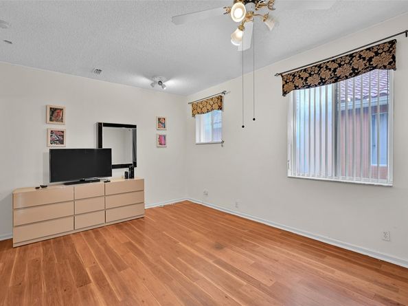 5791 NW 48th Dr, Coral Springs FL 33067