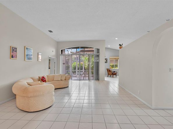 5791 NW 48th Dr, Coral Springs FL 33067