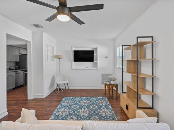 724 Mcintosh Street, West Palm Beach FL 33405