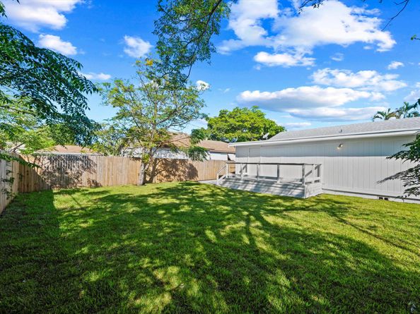 724 Mcintosh Street, West Palm Beach FL 33405