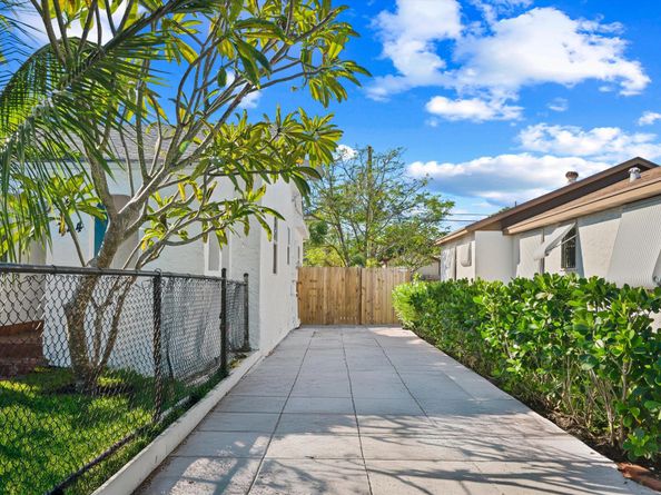 724 Mcintosh Street, West Palm Beach FL 33405