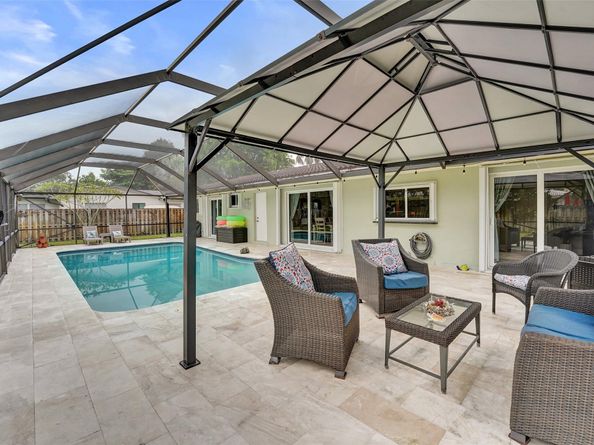 5541 SW 2nd Ct, Plantation FL 33317
