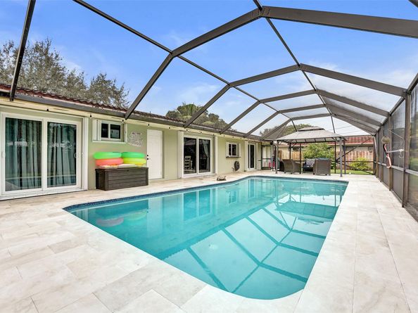 5541 SW 2nd Ct, Plantation FL 33317