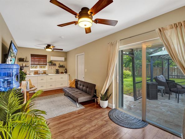 5541 SW 2nd Ct, Plantation FL 33317