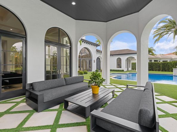111 Via Palacio, Palm Beach Gardens FL 33418