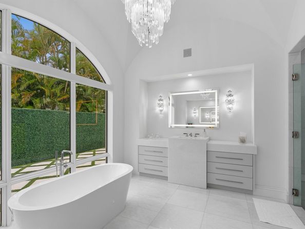 111 Via Palacio, Palm Beach Gardens FL 33418