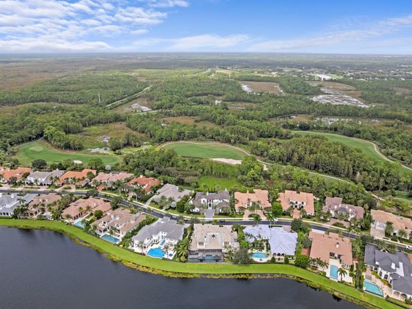 111 Via Palacio, Palm Beach Gardens FL 33418